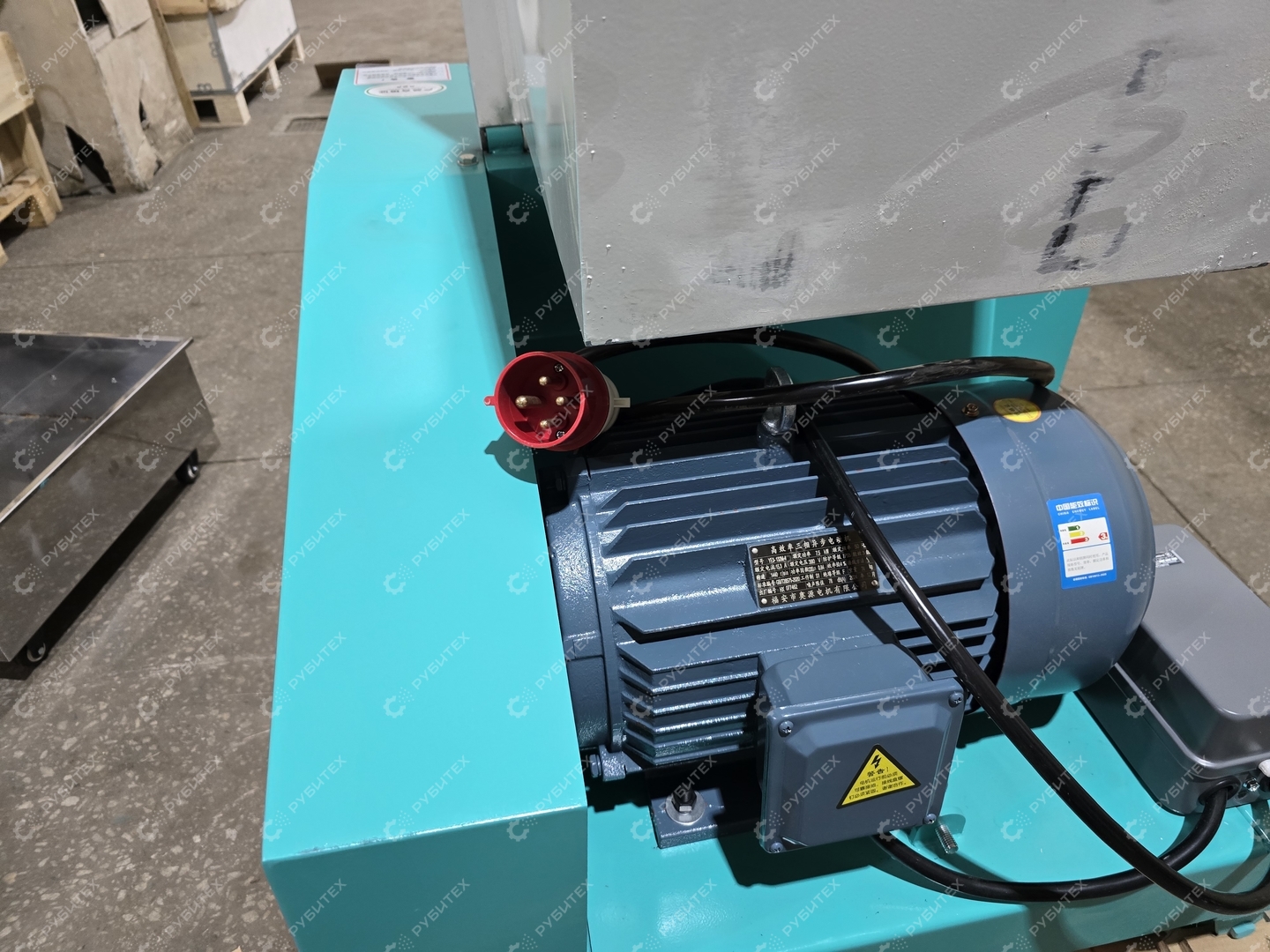 Измельчитель дробилка для пластика PQ-600