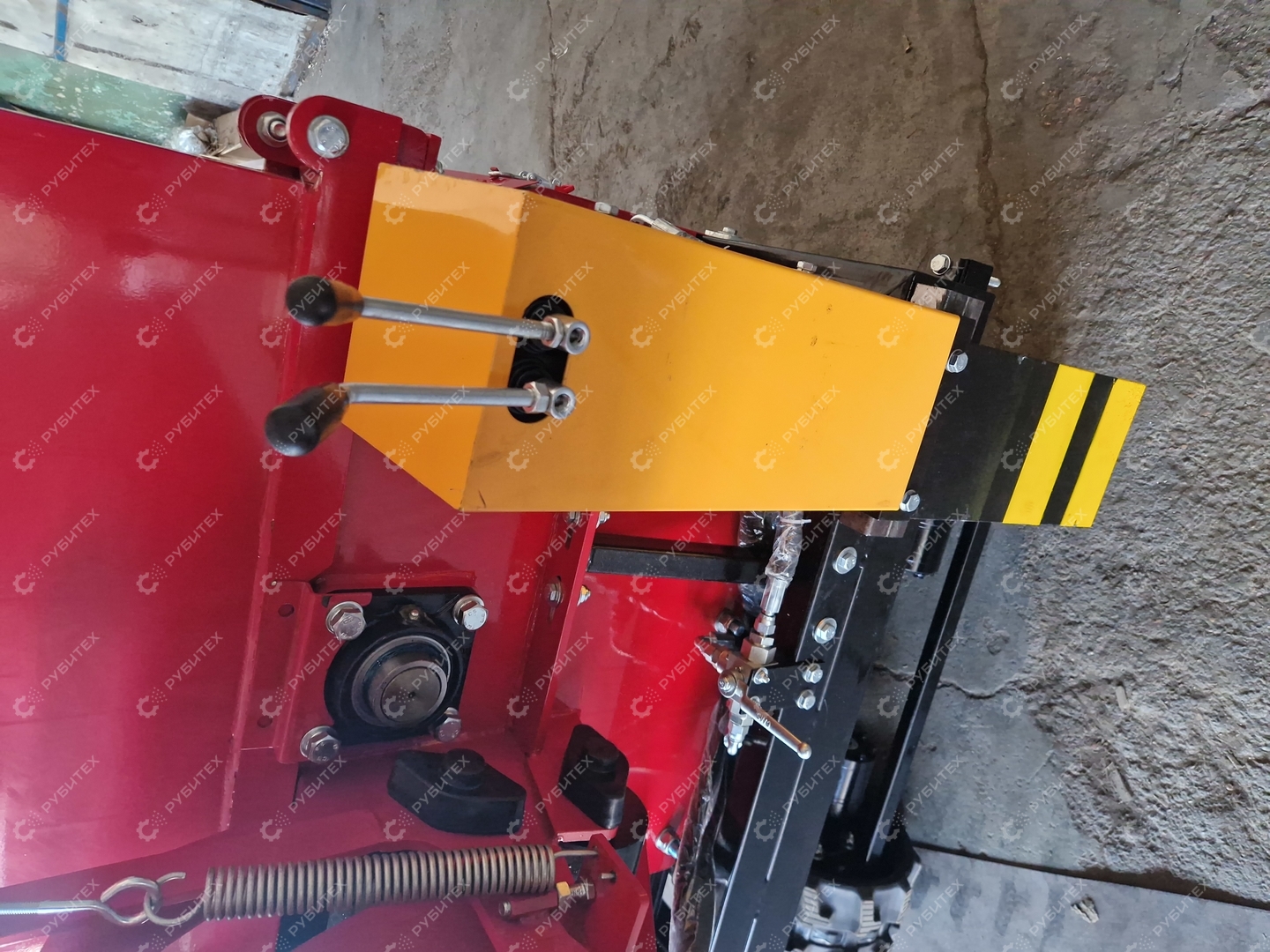 Измельчитель дерева DH-50 на гусеницах