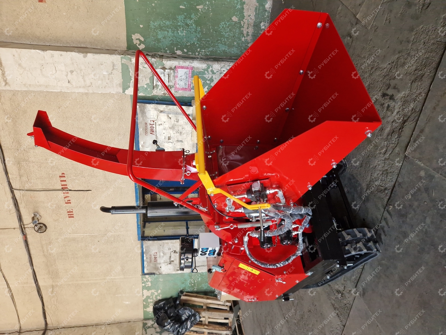 Измельчитель дерева DH-50 на гусеницах