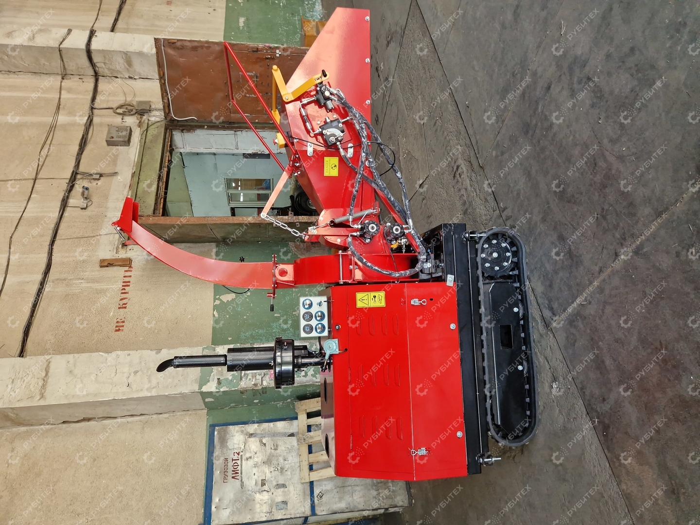 Измельчитель дерева DH-50 на гусеницах