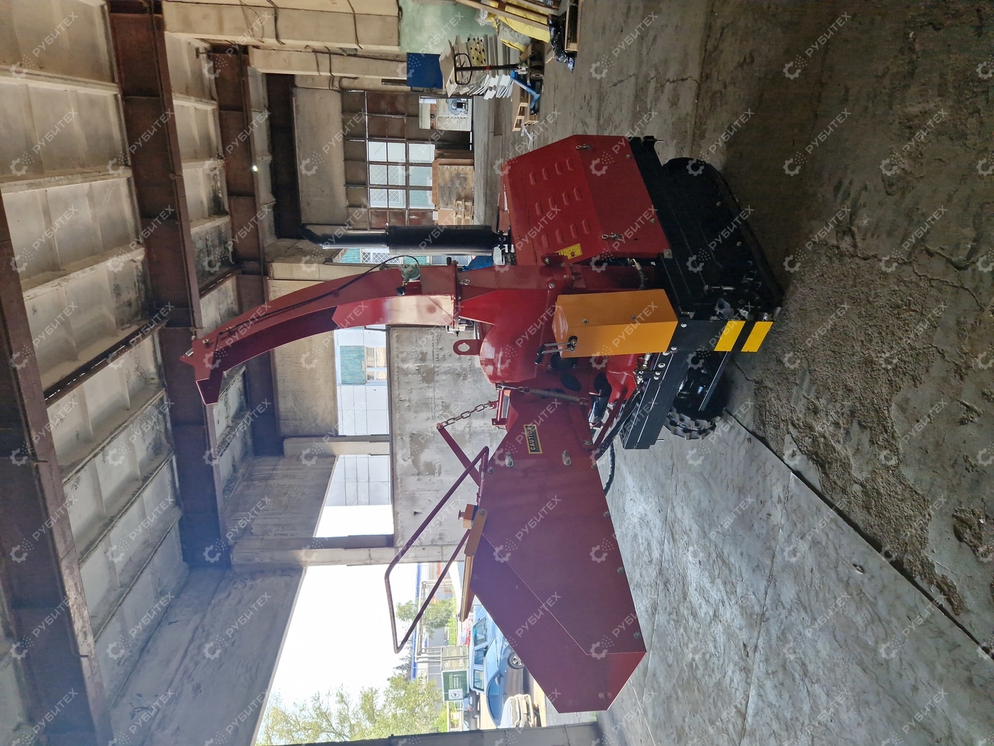 Измельчитель дерева DH-50 на гусеницах