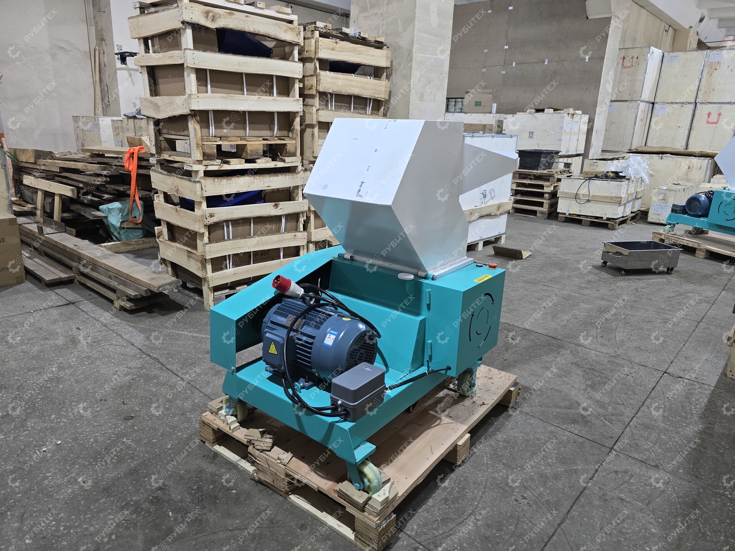 Измельчитель дробилка для пластика PQ-600