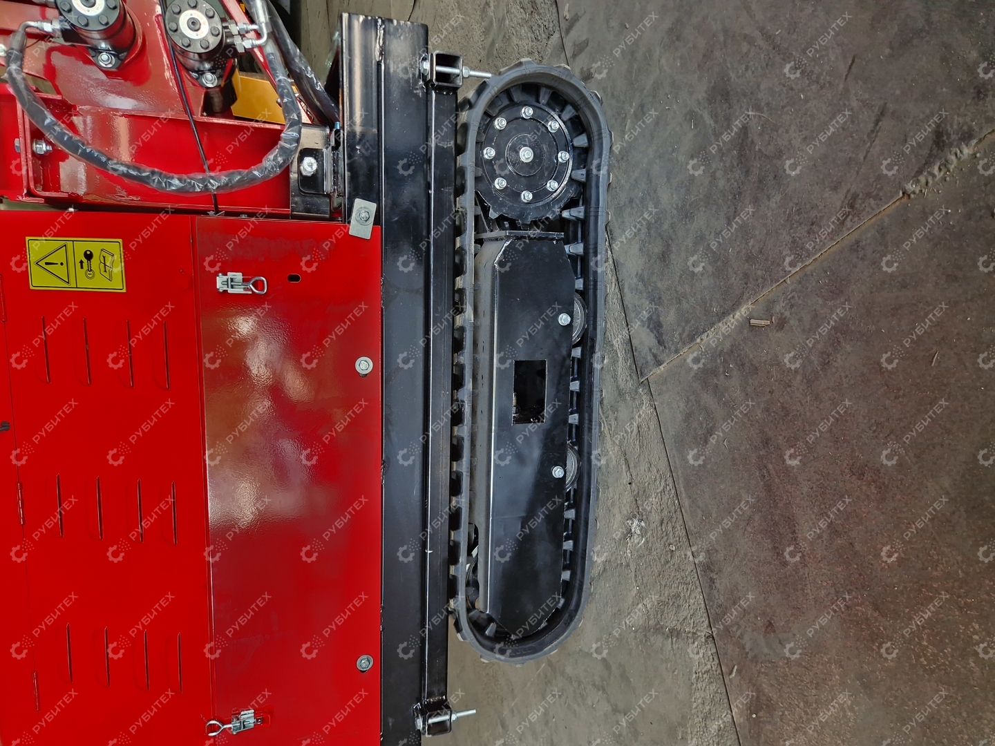 Измельчитель дерева DH-40 на гусеницах